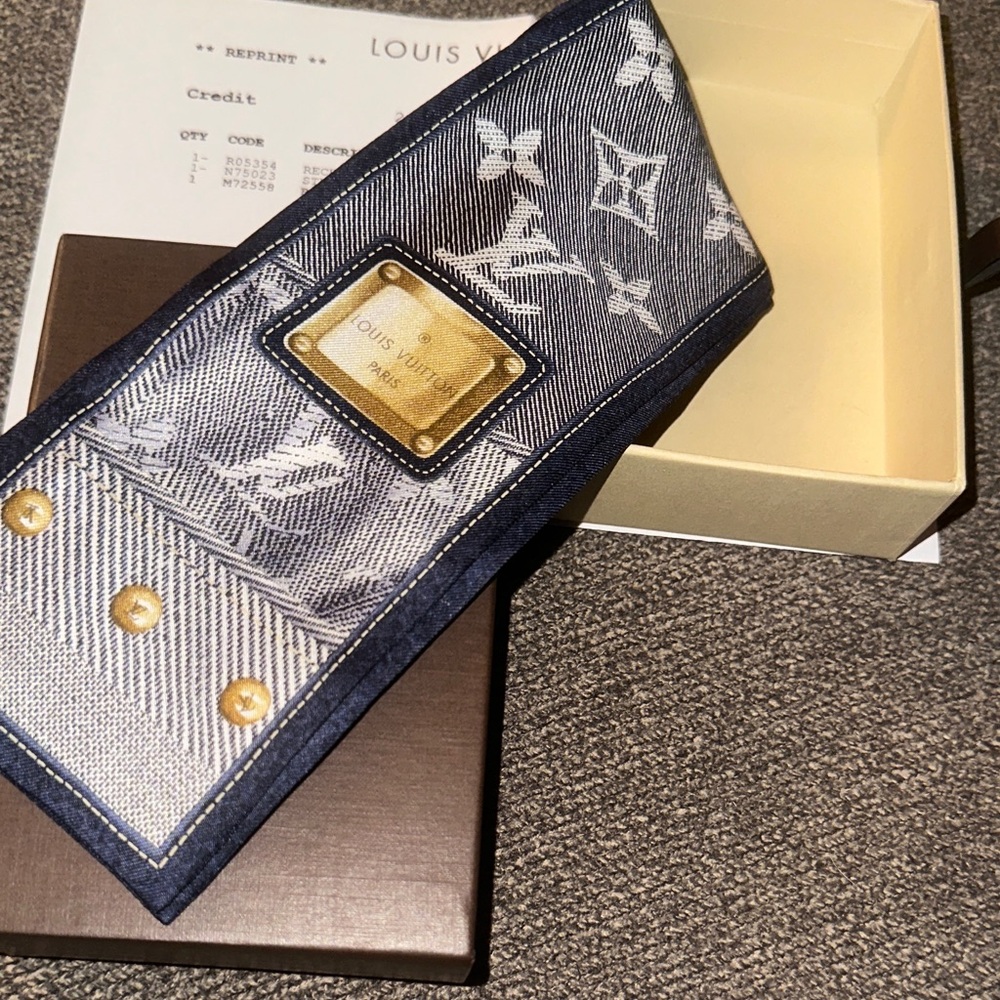 LOUIS VUITTON ❤️ M72558 Bandeau Monogram Marine Blue Denim Silk Scarf - Picture 4 of 10